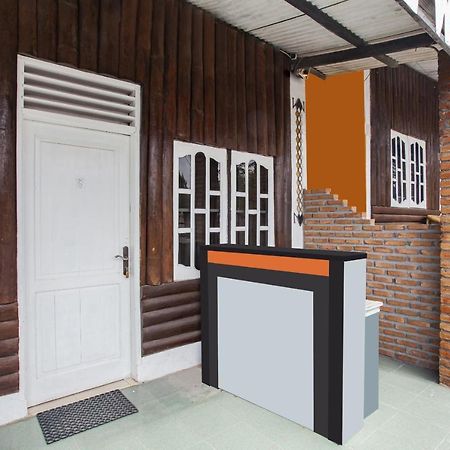 Oyo Flagship 2799 Berastagi Backpacker Rooms Kültér fotó